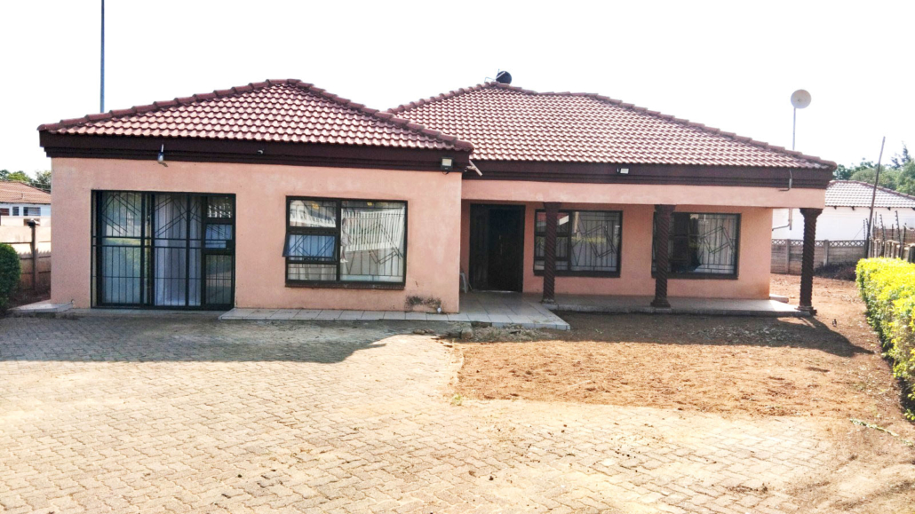 302 CUL 10 UNIT 2 MMABATHO image 1