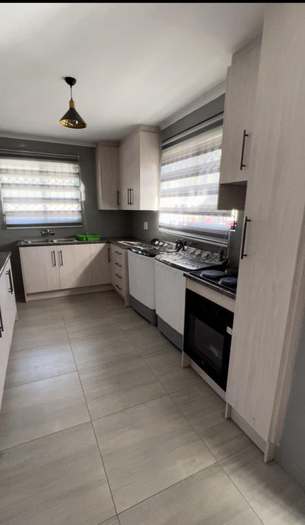 Deepmoon commune image 2