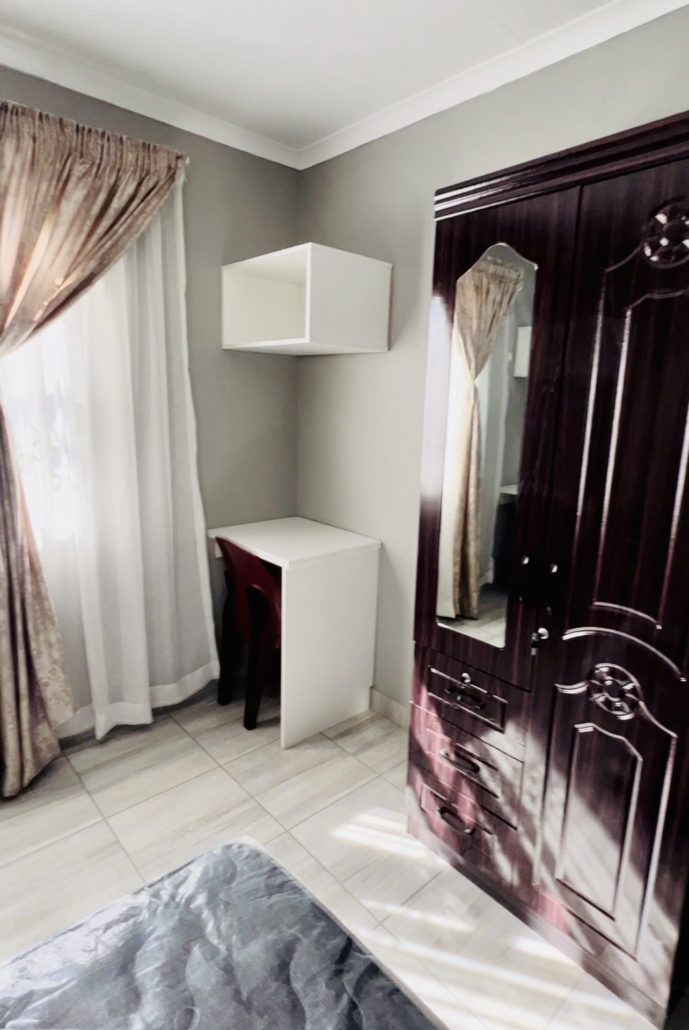 Deepmoon commune image 3